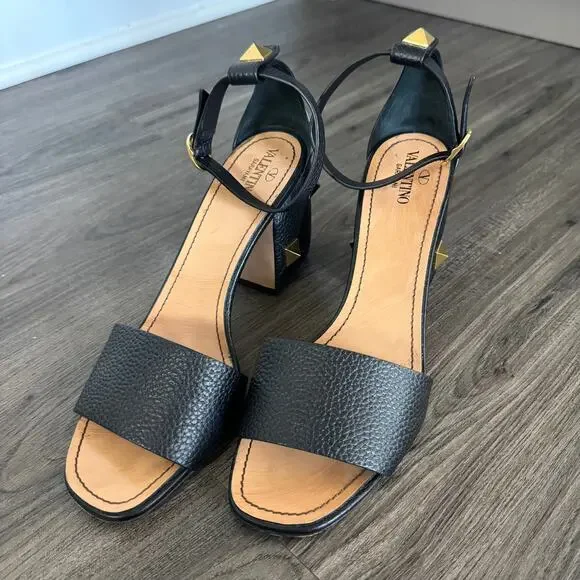 Valentino Garavani Black Leather Gold Studded Sandals 41 Grained Block Heels